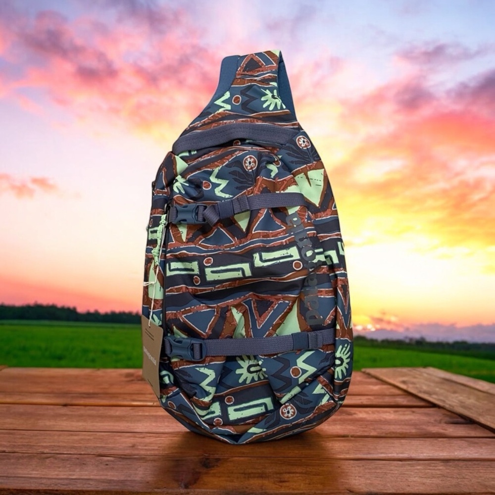 New Patagonia Atom sling backpack 🎒 size 8L - authentic